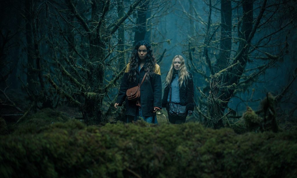 Caption: (L-r) GEORGINA CAMPBELL as Ciara, DAKOTA FANNING as Mina in New Line Cinema’s and Warner Bros. Pictures’ fantasy thriller “THE WATCHERS,” a Warner Bros. Pictures release.